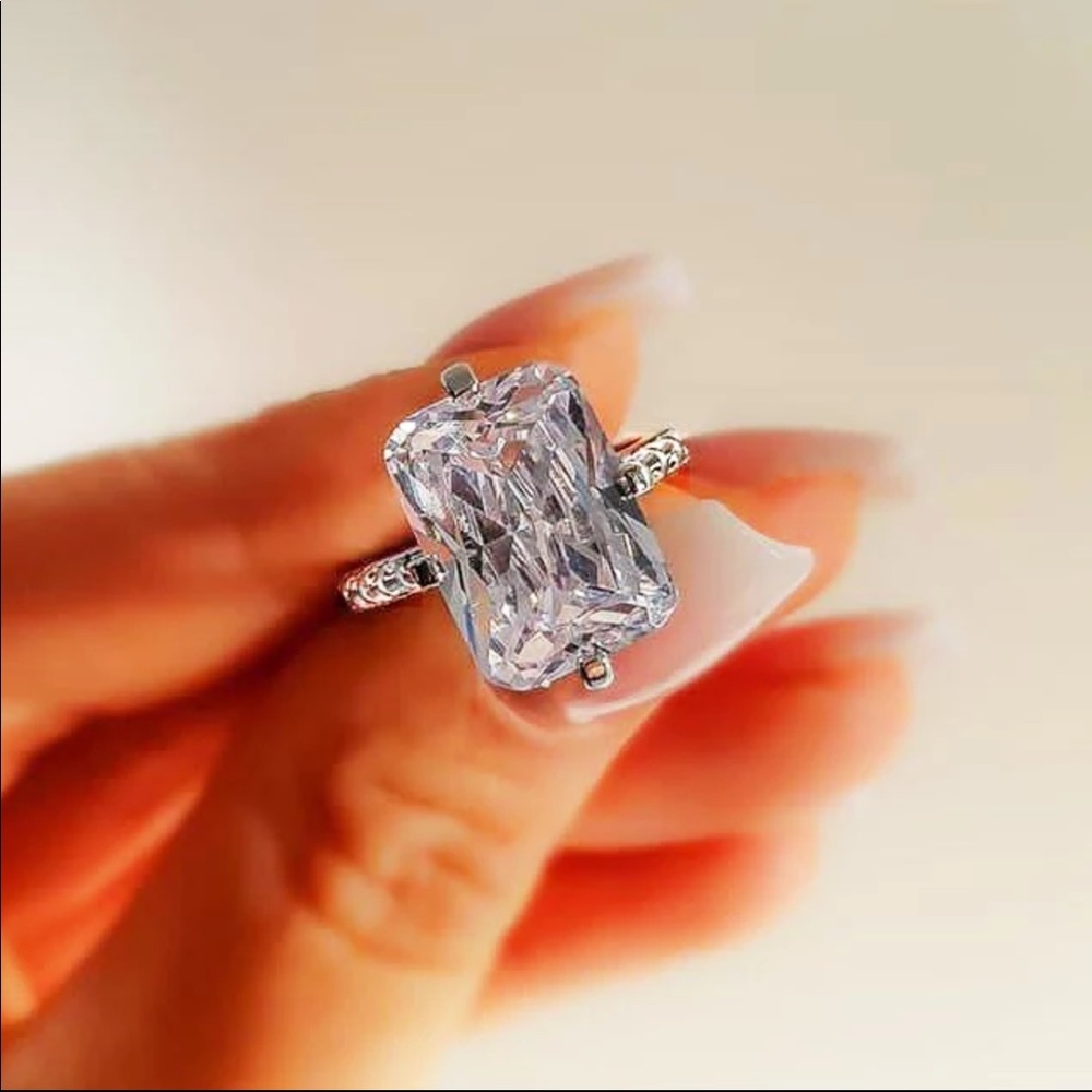 New Women’s Dazzling 925 Silver Engagement Ring
